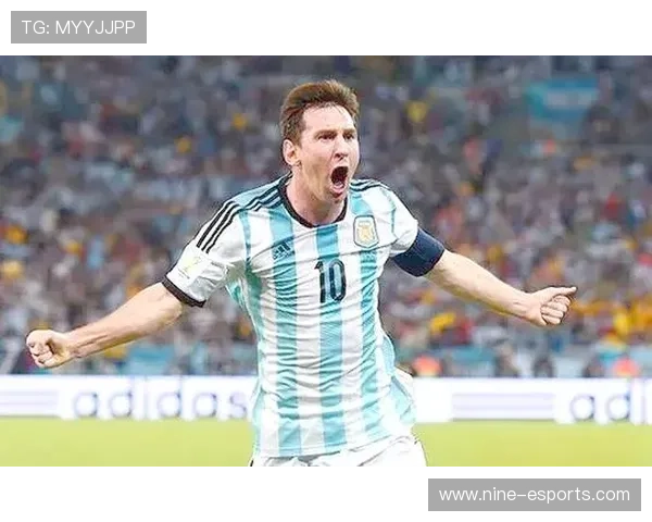 以足球明星卡号为核心探讨球员背后隐藏的数字传奇与历史价值