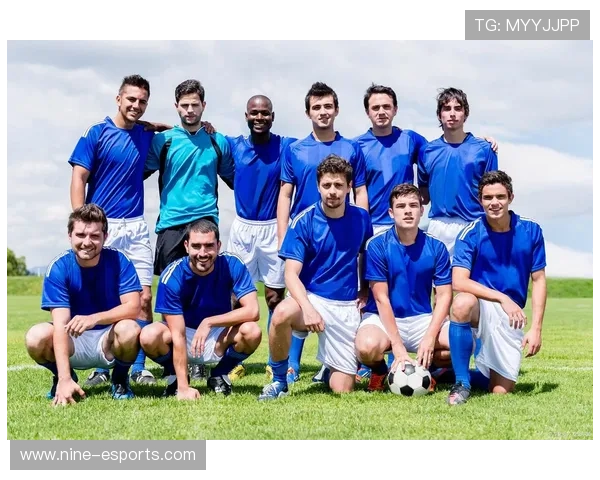 穿上欧洲足球队球衣的球星们展现个人魅力与比赛风采